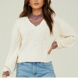 Altar’d State Sydney popcorn pullover taupe Cream Vneck Sweater small